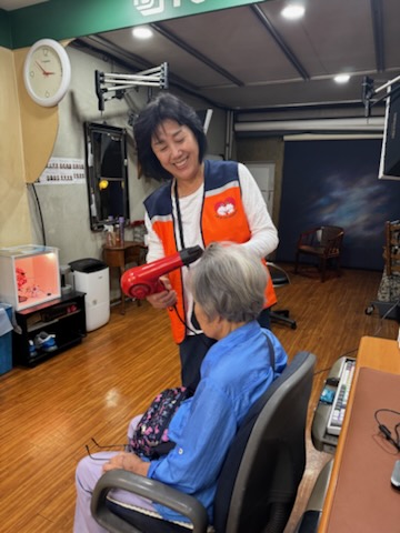 장수사진 찍어드리기 활동1.jpg